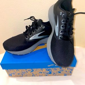 Brooks Mens Range Running Shoe size 9 Medium/D; cushion Neutral